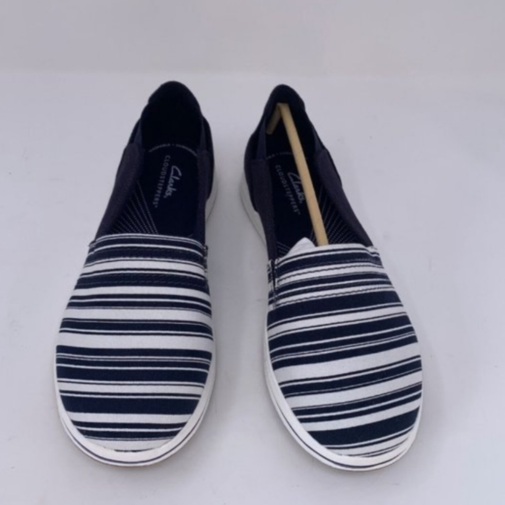 Clarks Cloudsteppers Navy/White Slip On Canvas Comfort Flats.  Washable. Size 8
